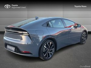 Toyota Prius PLUG IN HYBRID - Image 2