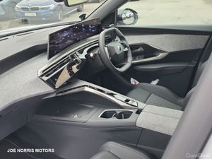 Peugeot 5008 ALLURE MHEV 136 BHP  Demonstration Mo - Image 4