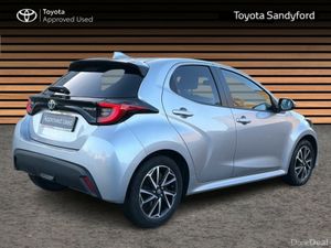 Toyota Yaris HYBRID LUNA SPORT // SMART ENTRY/SMAR - Image 2