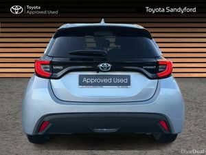 Toyota Yaris HYBRID LUNA SPORT // SMART ENTRY/SMAR - Image 4