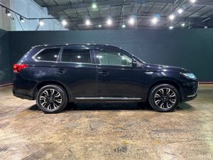Mitsubishi Outlander 2.0 AUTOMATIC - ALLOY WHEELS - Image 3