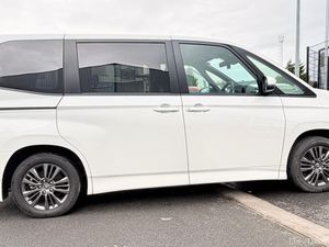 Toyota Voxy 2023 - Image 3