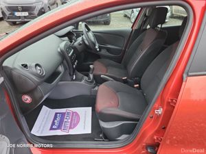 Renault Clio IV EXPRESSION 1.2 PETROL 4DR - Image 3