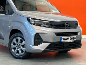 Opel Combo 7 SEATER WHEELCHAIR ACCESIBLE TAXI - Image 3