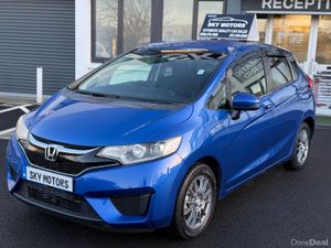 2016 Honda Fit  1.5 Hybrid auto Top Specs - Image 3
