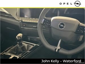 Opel Astra 1.2 ELEHANCE 130 BHP - Image 3