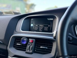 2016 VOLVO V40 2.0 DIESEL D2 NAV - Image 2