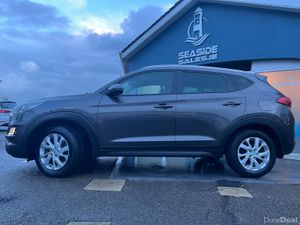 191 Hyundai Tuscon Executive petrol - Image 2