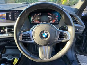 BMW 1-Series 118d M-SPORT 2.0 AUTO // FULL SERVICE - Image 3