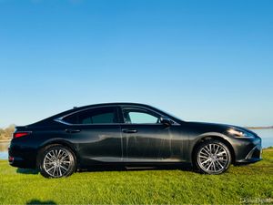 Lexus ES 300H CVT - Image 4