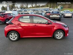 Toyota Yaris 1.5 HYBRID LUNA 4DR AUTO - Image 2