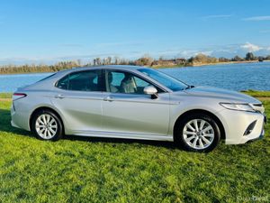 Toyota Camry HYBRID / AUTO - Image 3