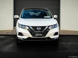 Nissan Qashqai 1.5 DSL SE Auto *PANORAMIC GLASS RO - Image 2