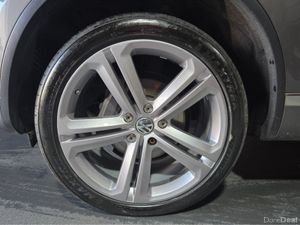 Volkswagen Touareg V6 R-LINE-FULLY SERVICED WITH N - Image 2