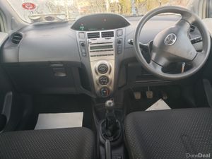 Toyota Auris 2011 - Image 4