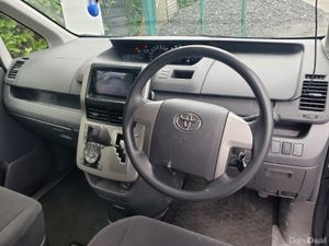 Toyota Voxy 2009 - Image 2