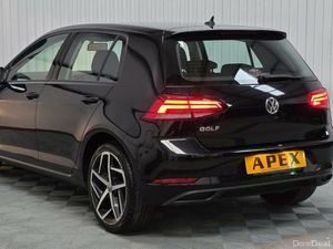 Volkswagen Golf DIESEL HATCHBACK - Image 2