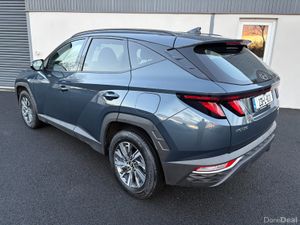 231 Hyundai Tucson Execut 1.6 Petrol Hybrid Auto - Image 3