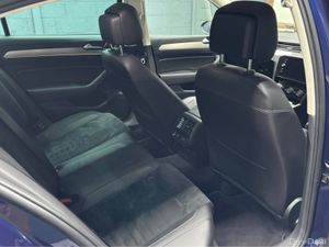 Volkswagen Passat RLINE 2.0 TDI MANUAL 6SPEED FWD - Image 4