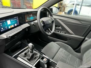 Opel Astra HATCH-GS-1.2 130PS-PETRO - Image 3