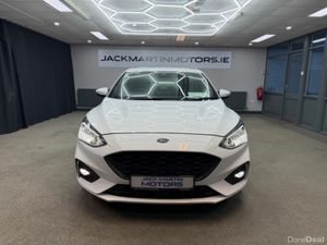 Ford Focus 1.5 St-line X 120PS 5DR - Image 3