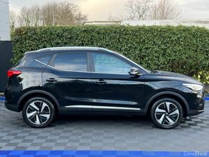 MG ZS TROPHY CONNECT EV // AS NEW CAR // 3, 000 MI - Image 2