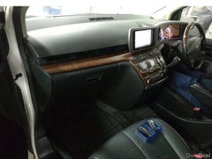 Nissan elgrand 2.5l highway star - Image 3