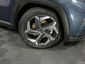 Hyundai Tucson PHEV EXECUTIVE PLUS 4WD 1.6L PETROL - Image 4