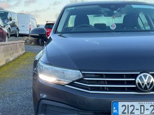 Volkswagen Passat 2021 - Image 4