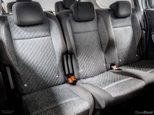 Peugeot Rifter E-Allure 50kWh Auto 136HP - 7 Seats - Image 4