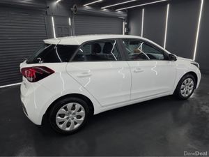 Hyundai i20 ACTIVE 5DR - Image 4
