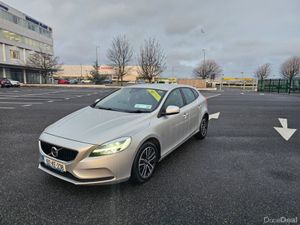 Volvo V40 1.5 PETROL, MOMENTUM MODEL, AUTOMATIC, I - Image 4