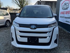 Toyota Noah 2022 8 SEATER - Image 2