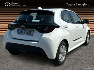 Toyota Yaris HYBRID LUNA + CARBON PACK // REAR CAM - Image 2