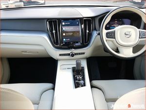 Volvo XC60 T6 350bhp AWD PHEV Inscription Expressi - Image 2