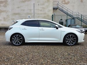 2018 Toyota Corolla Sport Hybrid Automatic - Image 3