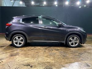 Honda Vezel 1.5L HYBRID AUTOMATIC - HALF BLACK LEA - Image 3