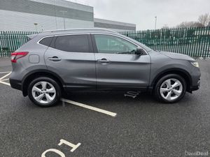 Nissan Qashqai 1.3 PETROL, AUTOMATIC, HUGH SPEC, P - Image 4