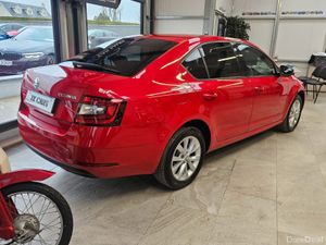 19 SKODA OCTAVIA AUTOMATIC DIESEL - Image 2