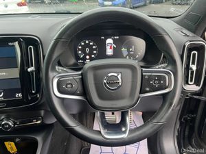 Volvo XC40 R-DESIGN T4 1.5 HYBRID // SERVICE HISTO - Image 4