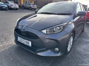 2023 Toyota Yaris Luna 1.5 Hybrid Automatic - Image 2