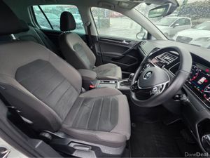 Volkswagen Golf 1.4 TSI  VIRTUAL CLOCKS  REVERSE C - Image 4