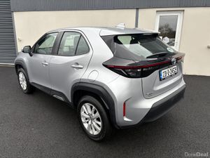231 Toyota Yaris Cross 1.5 Hybrid Luna Auto - Image 3