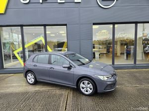 Volkswagen Golf 1.0 TSI 110HP Life - Image 4