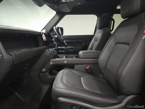 Land Rover Defender Diesel Estate X-Dynamic HSE - Image 4