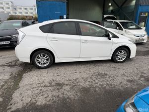 2014 Toyota Prius 1.8 Hybrid Auto - Image 4
