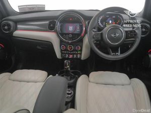 Mini Cooper 5-Door Cooper Exclusive - Image 4