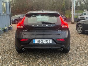 2019 Volvo V40 2.0D Manual (Top Spec) - Image 4