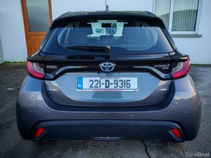 2022 TOYOTA YARIS HYBRID LUNA AUTO 4DR - Image 4