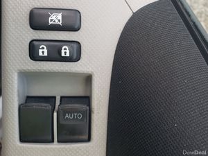 Toyota Yaris 2011 - Image 4